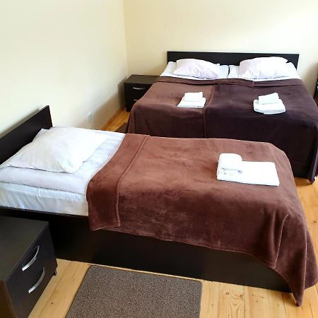 Red Stone Guest House Kazbegi Bagian luar foto