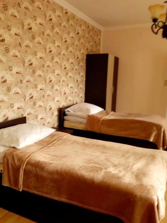 Red Stone Guest House Kazbegi Ruang foto