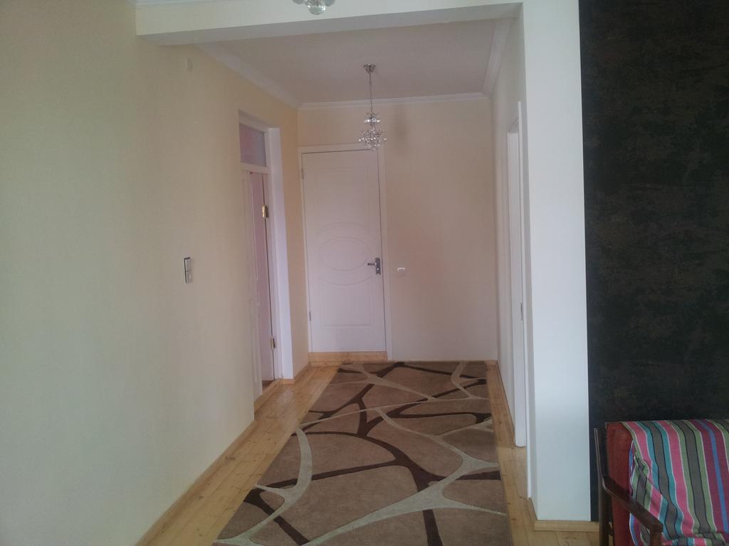 Red Stone Guest House Kazbegi Ruang foto
