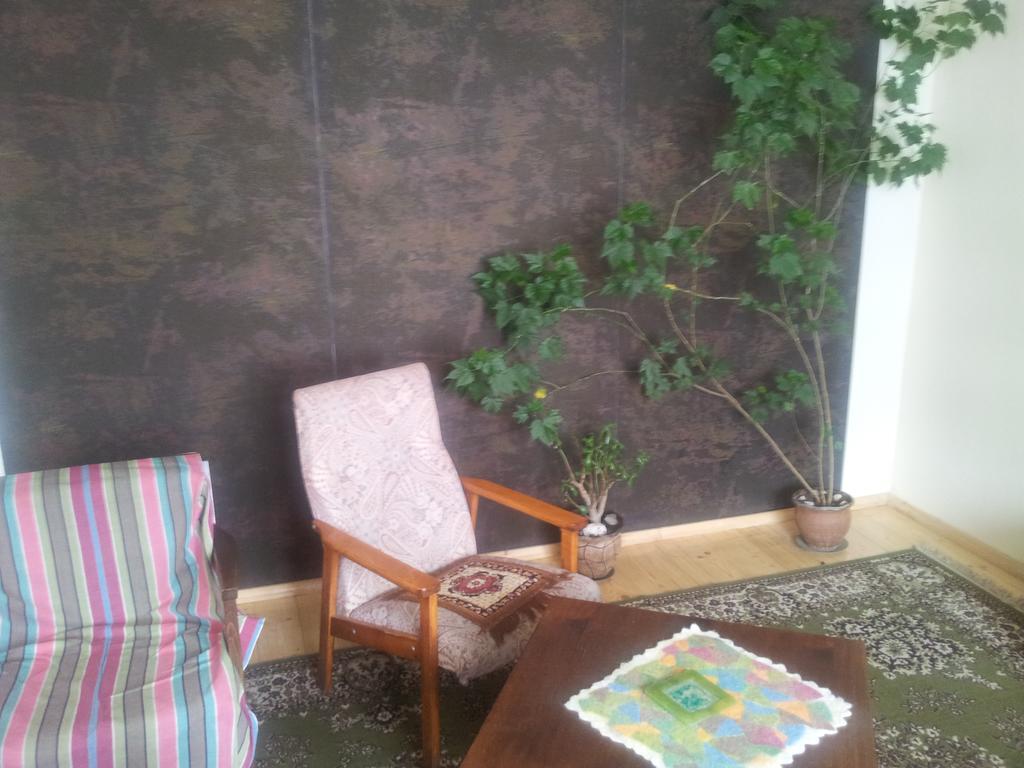 Red Stone Guest House Kazbegi Bagian luar foto