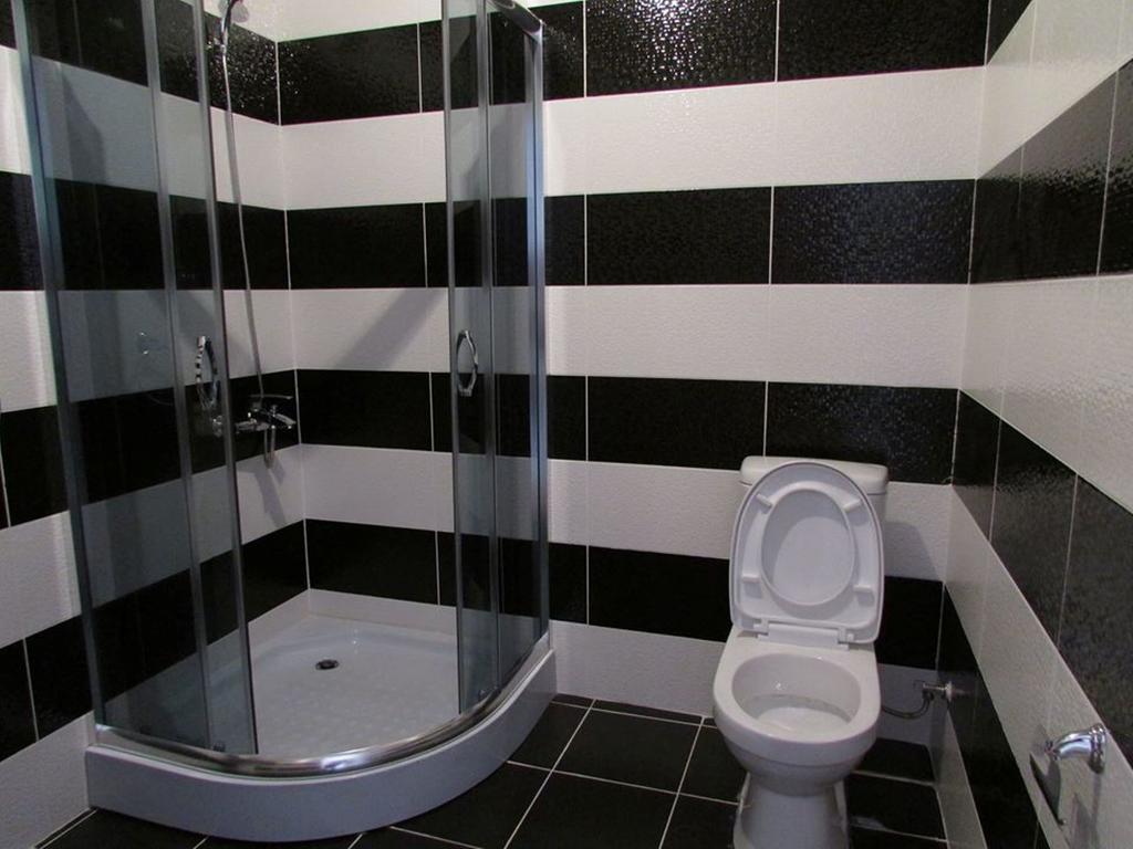Red Stone Guest House Kazbegi Ruang foto