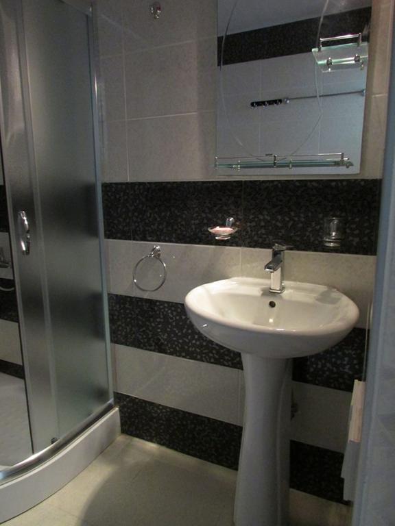 Red Stone Guest House Kazbegi Ruang foto