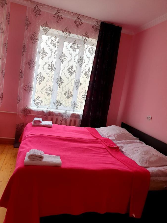 Red Stone Guest House Kazbegi Bagian luar foto