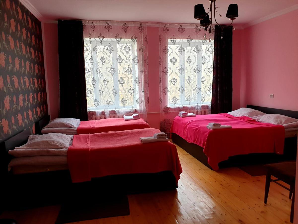 Red Stone Guest House Kazbegi Bagian luar foto