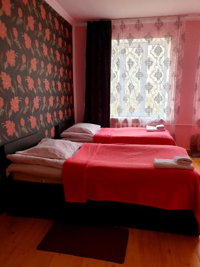 Red Stone Guest House Kazbegi Bagian luar foto