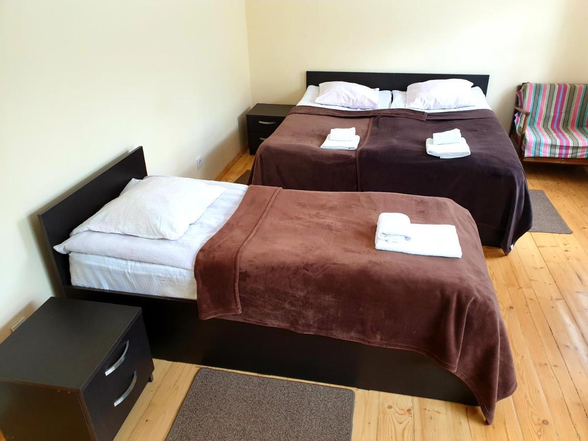 Red Stone Guest House Kazbegi Bagian luar foto